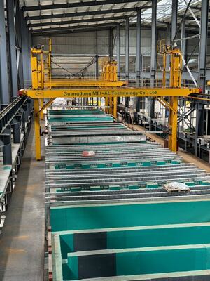 Buen precio Línea de anodizado horizontal automática de 750 T/M de capacidad para aleación de aluminio 6061-6063 En línea