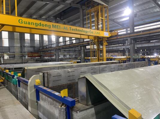 Guter Preis 500 Tonnen/Monat vollautomatische Eloxal-Produktionslinie mit 5–25 µm Filmdicke für Aluminiumprofile Online