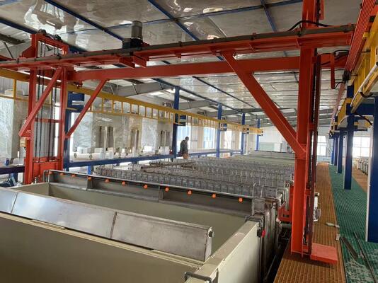 Guter Preis 8000*Breite*3500 mm Tank-Innenmaße Eloxal-Produktionslinie für 6061 bis 6063 Aluminium mit Skalierbarkeit und Automatisierung Online